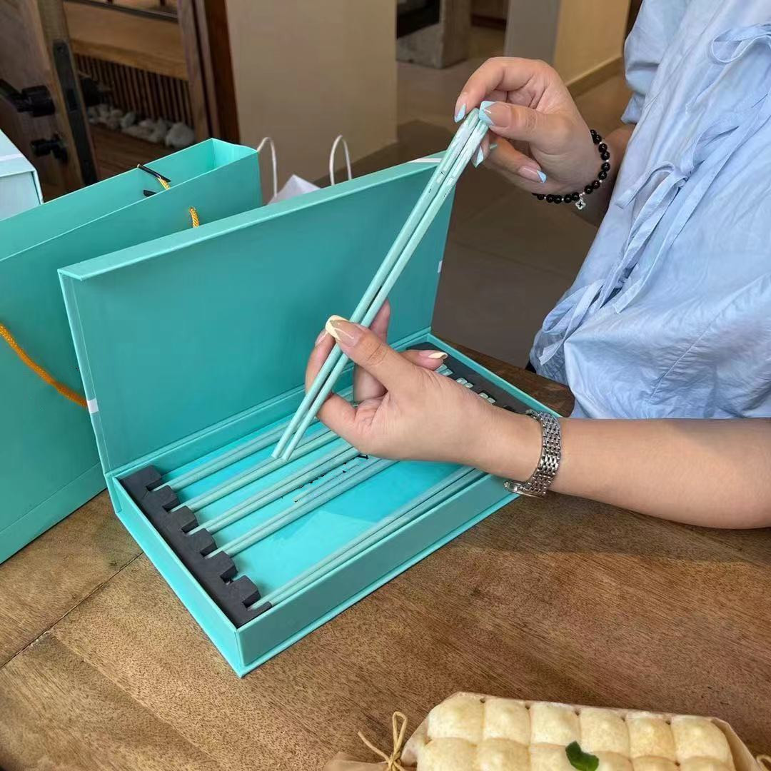 티파니 블루 식스 페어