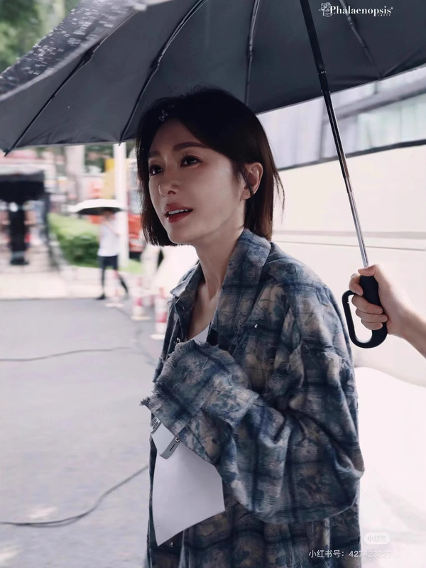白鹿と同じスタイルの服絞り染めチェック柄シャツ秦蘭呂裕暁星長袖レトロ女性トップ 2025 新しいスタイル|undefined