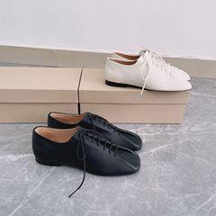 Lemaの長い列のひもの徳比の靴の低いかかとの小さい革靴の低いかかとの本革の女性の靴のサリスの角の頭の平のオックスフォードの靴