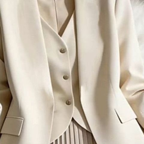 Beige vest