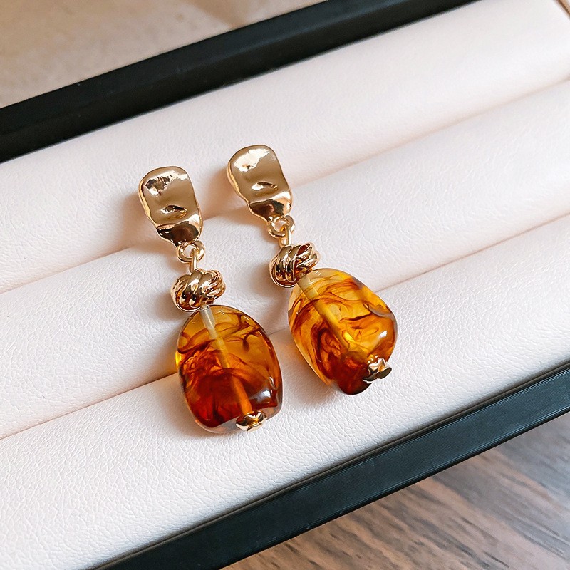 Retro Merrade curry plata aguja pendientes de moda versátil Hong Kong aretes de estilo ligero lujo alta sensación otoño invierno pendientes
