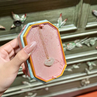 Jin Yutang Xinjiang Hetian Jade New Goods Attacks Exquisite Hetian Jade Qingshui Ruyi Lock Ice Ice Permeable Material Clean