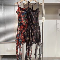 300斤大码胖mm法式度假吊带裙暗夜蔷薇夏季荷叶不规则碎花短裙女