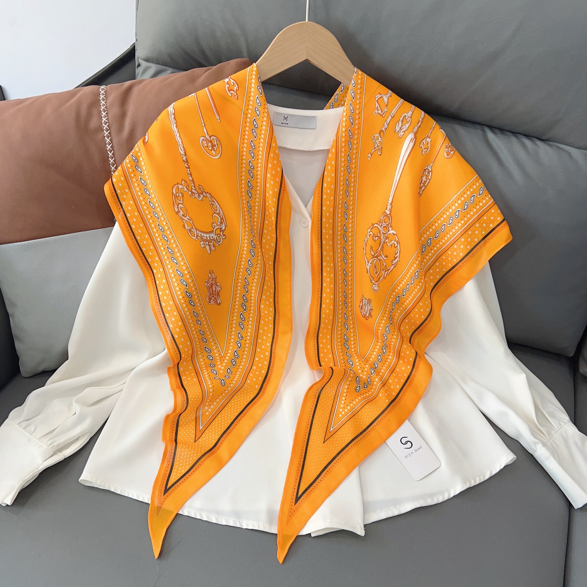 Estilo coreano elegante diamante bufanda anacardo verde triángulo bufanda verano nueva camisa a juego chal decorativo pequeña bufanda para las mujeres