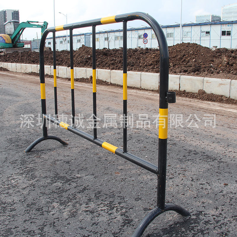 广东现货铁马护栏 黄黑款建筑施工临时护栏 30管铁马隔离护栏批发