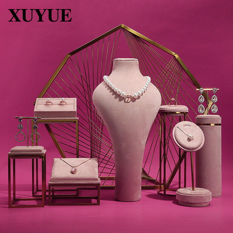 Jewelry display stand, pink metal showcase, necklace and ring jewelry display props, high-end jewelry display props.