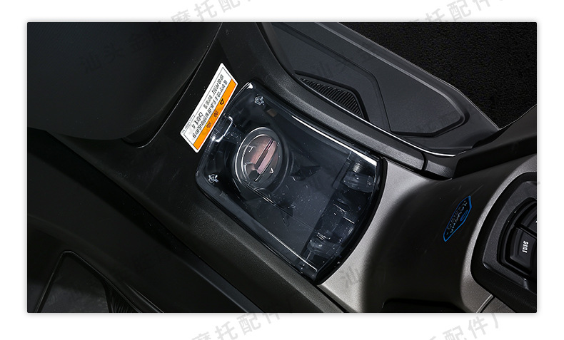 Suitable for Yamaha Yamaha 2025Nmax155 Fuel Tank Cover Patch Modification Motorcycle Pedal Accessories