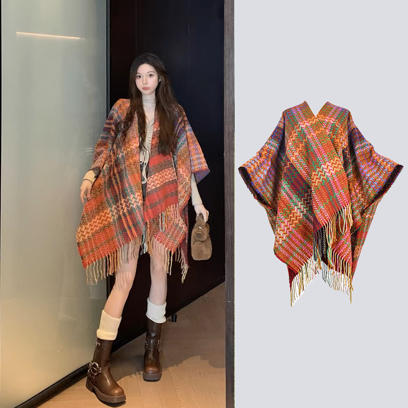 Viaje en el oeste de Sichuan vestido con una capa de chal de peluche de Yunnan Xinjiang de otoño y invierno estilo nacional de punto capa de rayas