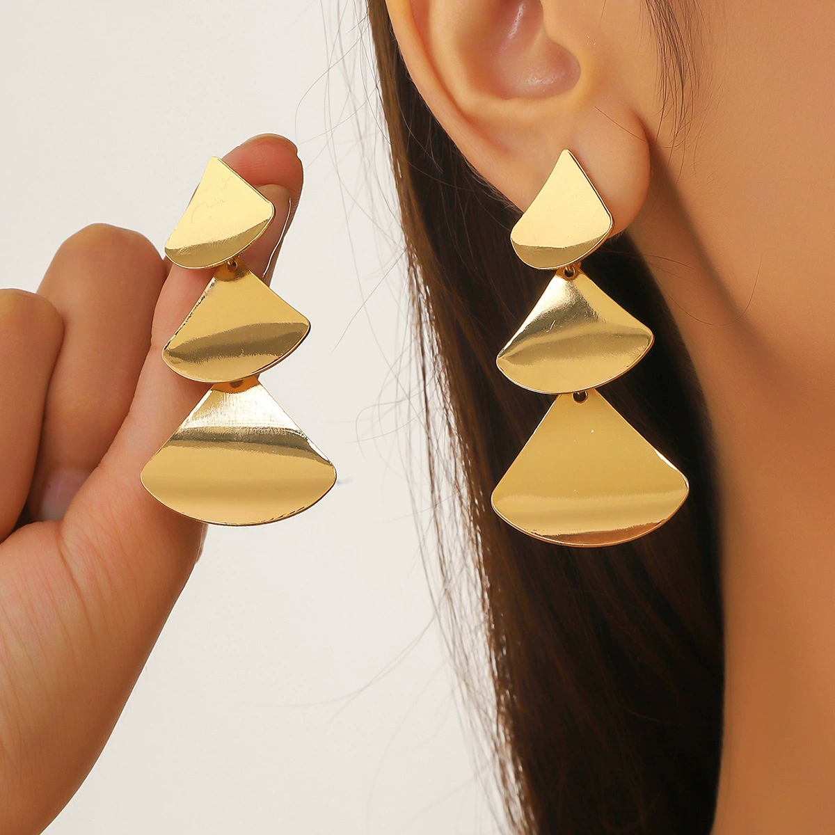 Brand metal trend fashionable earrings, European style
