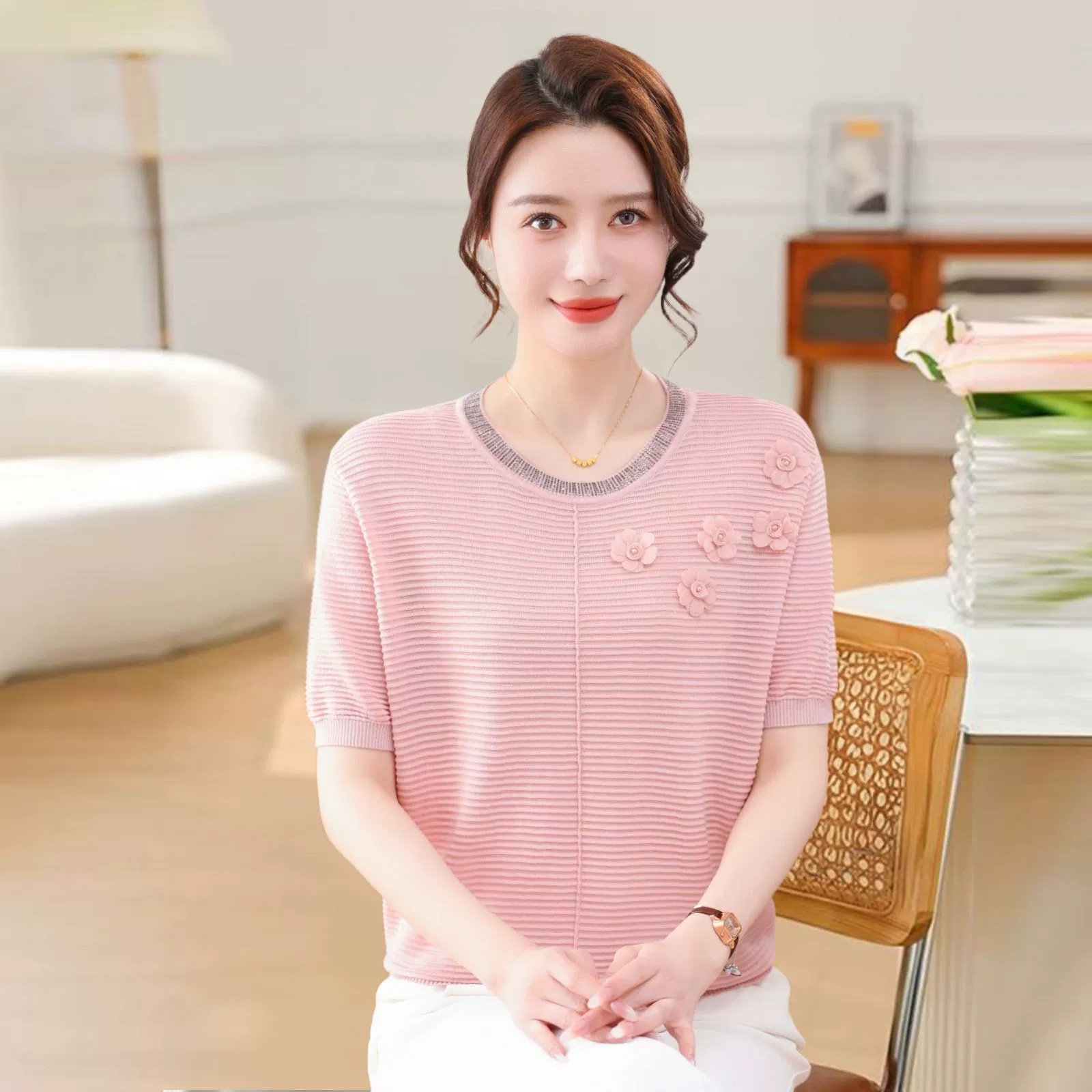 Летняя мода для мам 2025 года: элегантные новые футболки и топы из трикотажа для женщин среднего и пожилого возраста, омолаживающие, из ледяного шелка.