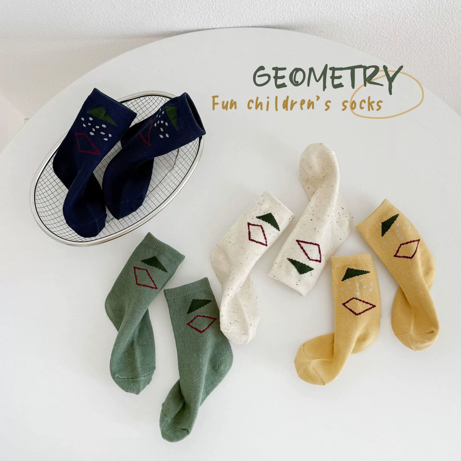 Осенние и зимние детские носки в корейском стиле для мальчиков и девочек, модные носки средней длины с геометрическим рисунком, средние и большие детские студенческие хлопковые носки для девочек