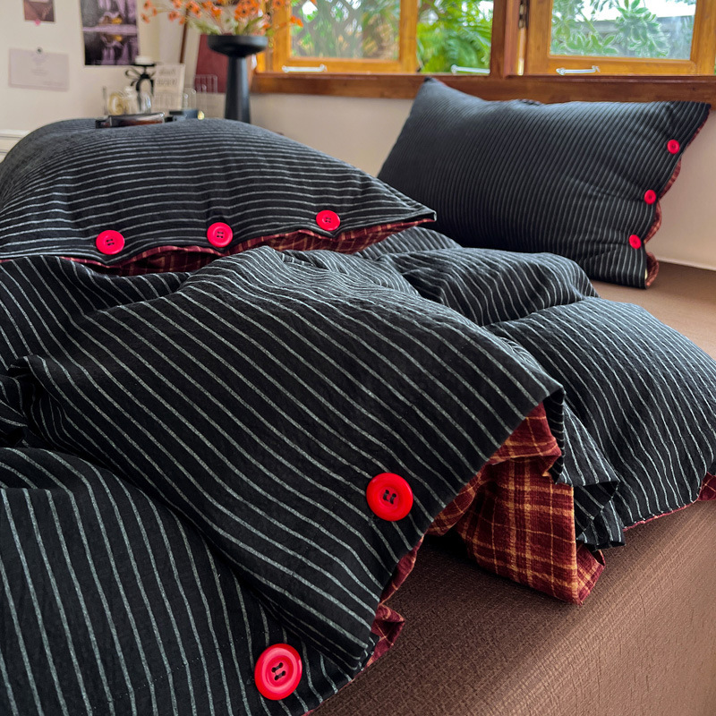 Minimalist style pure cotton four-piece bedding set, yarn-dyed jacquard with buttons, all-cotton duvet cover and bed sheet, three-piece set for student dormitory Minimalist style pure cotton four-piece bedding set, yarn-dyed jacquard with buttons, all-cotton duvet cover and bed sheet, three-piece set for student dormitory