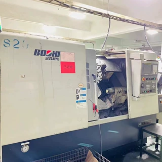 处理二手宝鸡CK7525数控斜身车12寸液压卡盘车削直径450