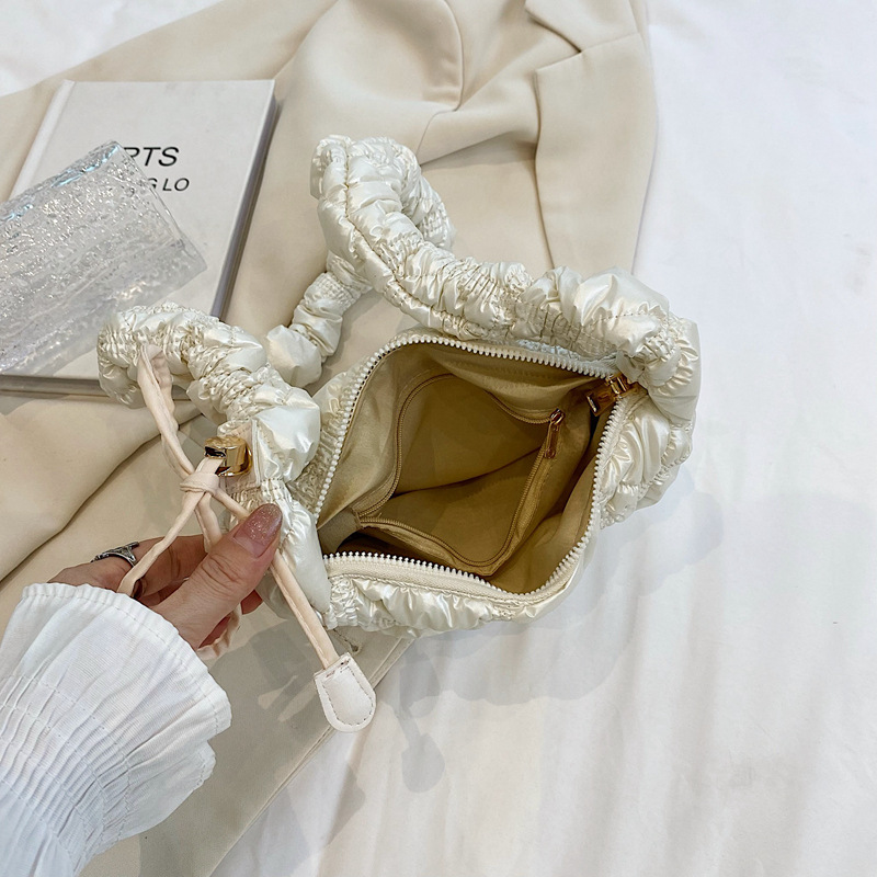 Estilo coreano nube plisado bolsa pequeña bolsa bolsas nuevo nicho de alto grado brillante cara puff dumpling hombro bolsa de las axilas para las mujeres