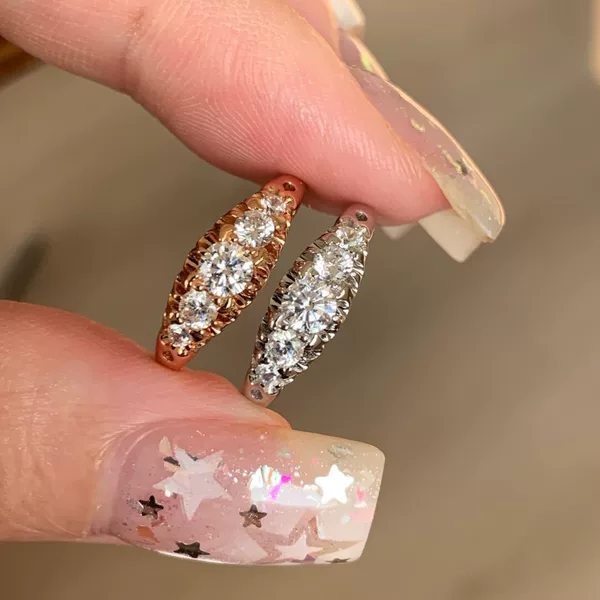 Popular on Xiaohongshu: High-end vintage five-stone ring with a three-dimensional design, fashionable and exquisite unique women's ring