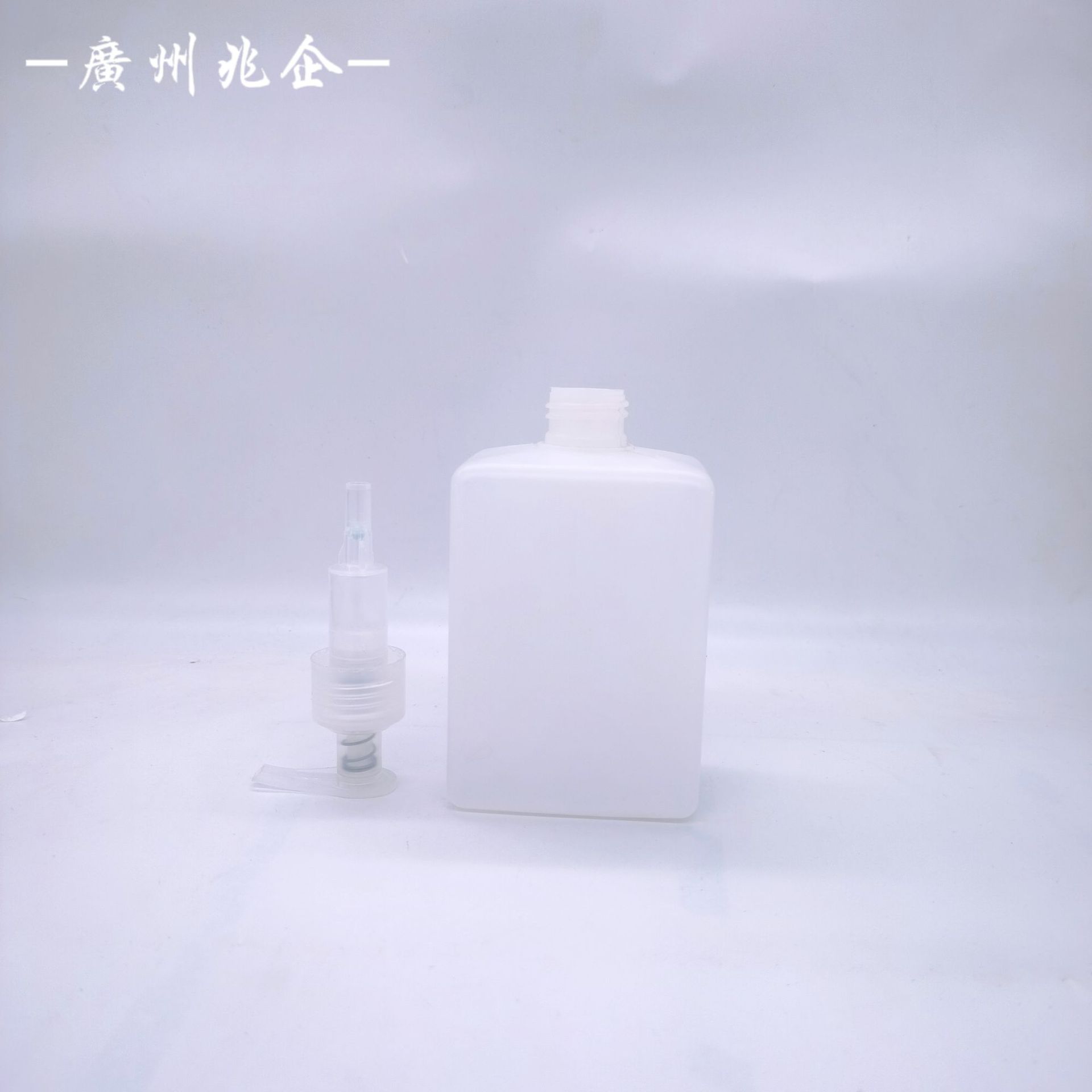 白色身体乳分装瓶 按压式洗发水瓶 沐浴露瓶300ml四方形身体乳瓶