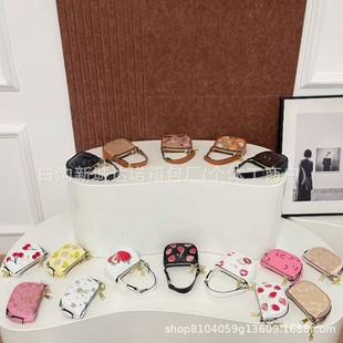 Foreign trade bags popular coin wallet 2025 cute and exquisite European and American small square bag fashion keychain hanging bag batch