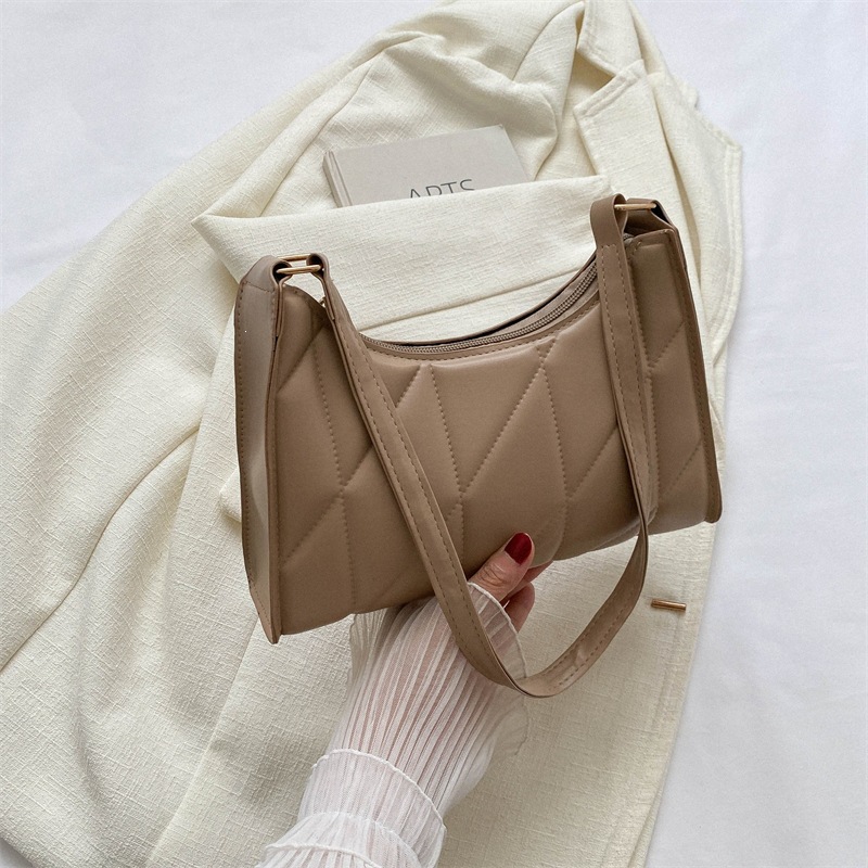 Elegant and unique minimalist stylish diamond-pattern embroidered shoulder bag for women 2023, textured underarm bag, trendy small travel bag