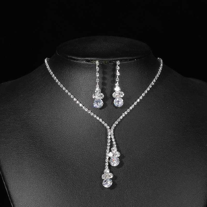 Conjunto de collar y pendientes de novia con strass para boda_voghion.com