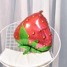 新款夏威夷主题派对草莓造型水果气球生日铝膜气球批发装饰布置