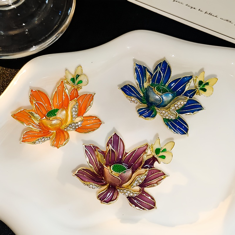 Retro Fashion Enamel Butterfly Lotus Brooch for Women, High-End and Elegant, Plant-Themed Brooch, Suitable for Cheongsam and Hanfu Accessories