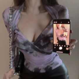 纯欲甜辣设计感t恤女春夏打底衫洋气防晒紫色水墨画网纱小衫上衣