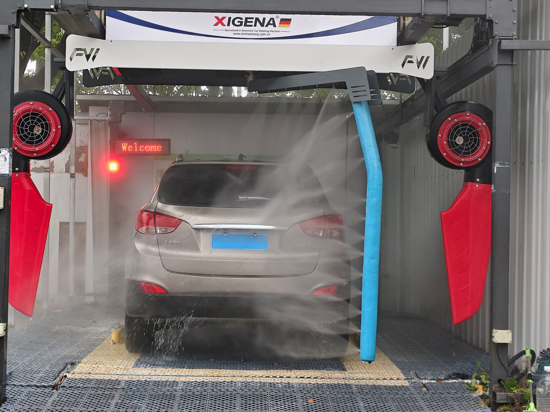 Shanghai Fengwang Fully Automatic Car Wash Machine with High-Pressure Washing, 24-Hour Unattended Operation, Gas Station/Parking Lot Equipment