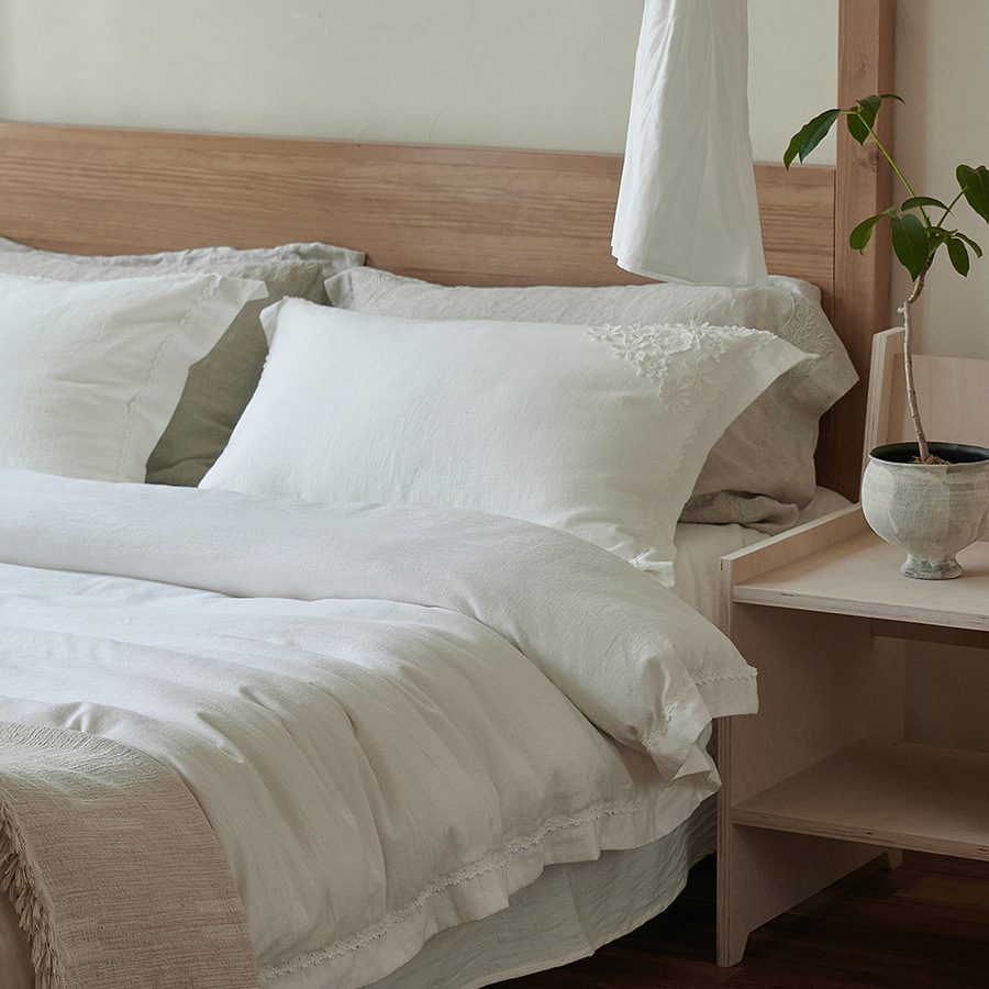 Alojamiento residencial de alta gama simple blanco algodón cáñamo flor de algodón cama de cuatro piezas Kit de algodón bordado colcha de cama