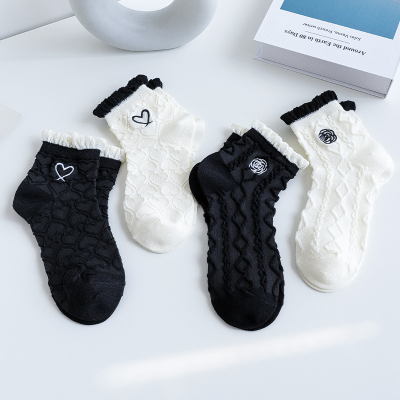 Calcetines de encaje de algodón para damas verano torcido amor calcetines coreanas pequeñas fragancias calcetines de mujer Zhuhai al por mayor