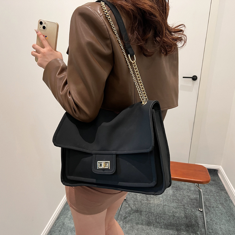 Large capacity for women's autumn and winter 2023 new fashionable frosted chain crossbody commuting tote bag_voghion.com