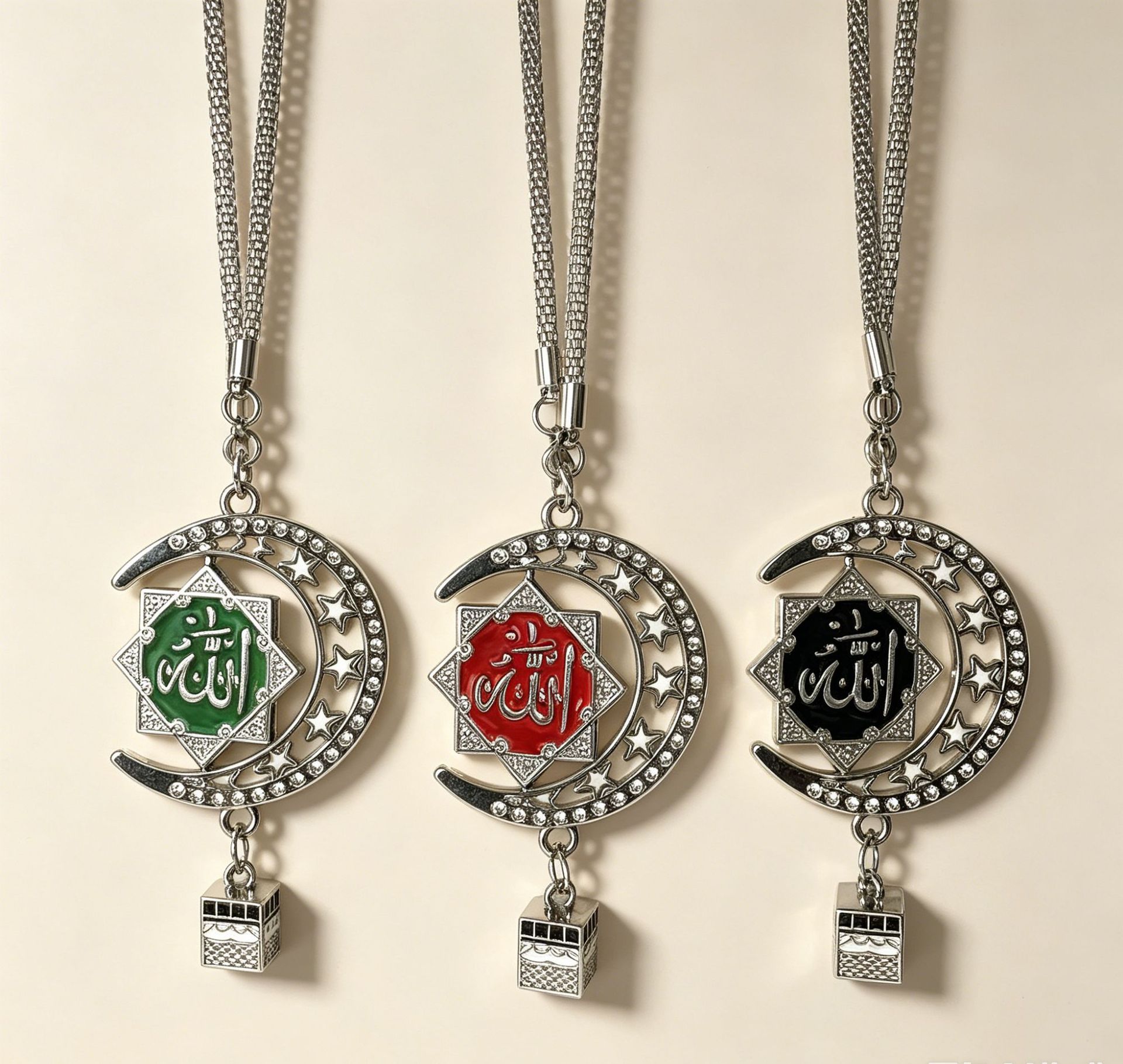 Popular cross-border direct-supply zinc alloy car pendant from the Middle East and Southeast Asia, double-sided diamond-embellished star-moon design, premium model