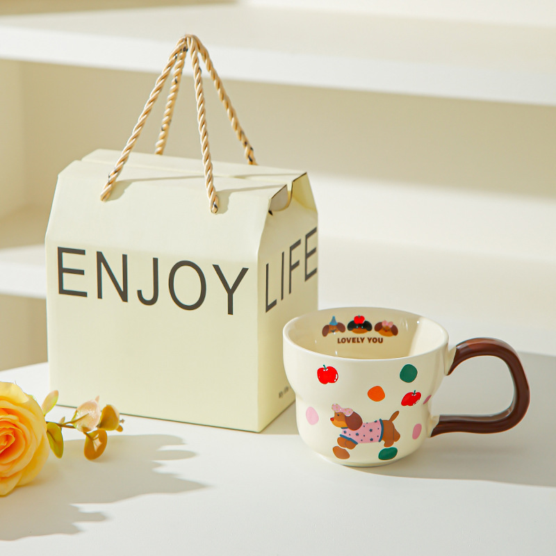 Serie de tazas de perro de salchicha chicas lindas tazas de agua potable domésticas nuevas tazas de café de desayuno de cerámica 2025 tazas