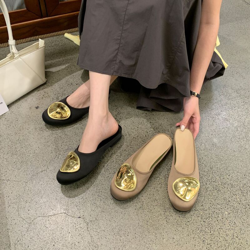 French-Style Niche Metal Design Closed-Toe Soft-Soled Slippers for Women, 2026 Summer New Model, Vacation Height-Increasing Non-Slip Beach Shoes French-Style Niche Metal Design Closed-Toe Soft-Soled Slippers for Women, 2026 Summer New Model, Vacation Height-Increasing Non-Slip Beach Shoes