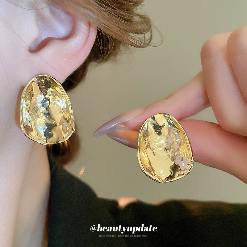 Pendientes de metal irregulares con diseño transfronterizo de aguja de plata Pendientes de moda de nicho de alta gama Pendientes de lujo ligero para mujer