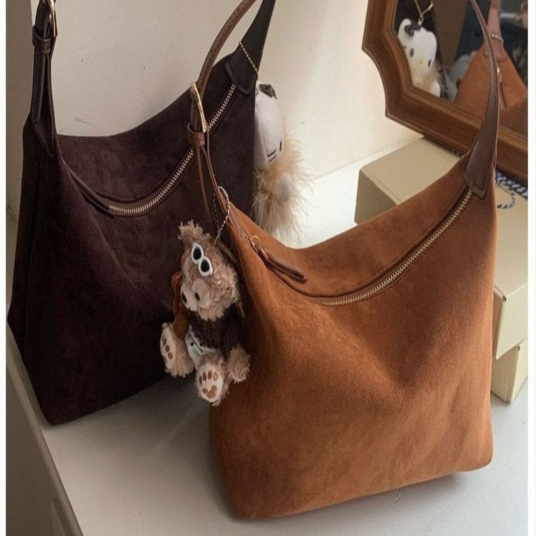 秋冬韓国版レトロ絨毛面シンプルな脇の餃子バッグシンプルな通勤鹿皮絨毛シングルショルダーバッグ