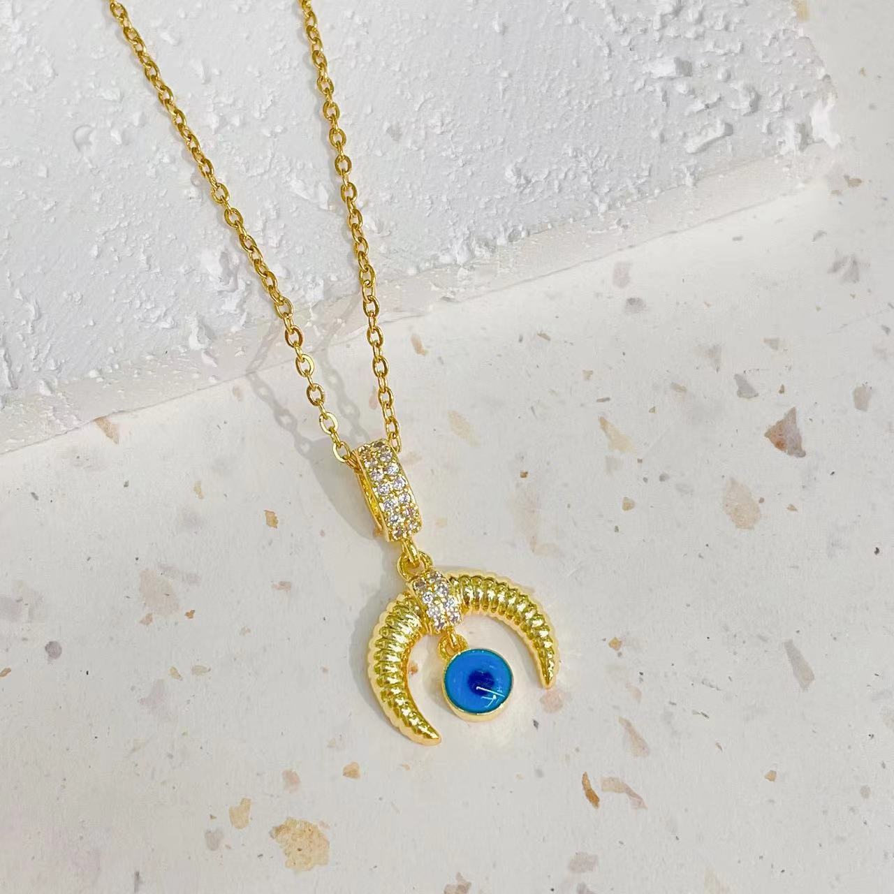 Fashion Star Moon Eye Titanium Steel Copper Plating Inlay Zircon Pendant Necklace 1 Piece