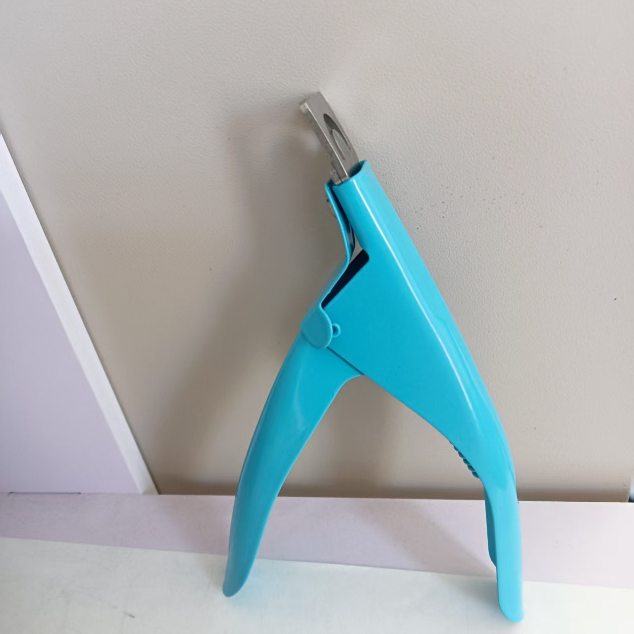 Cortador de Uñas Postizas de Plástico y Acero Inoxidable con Diseño en Forma de U para Manicura