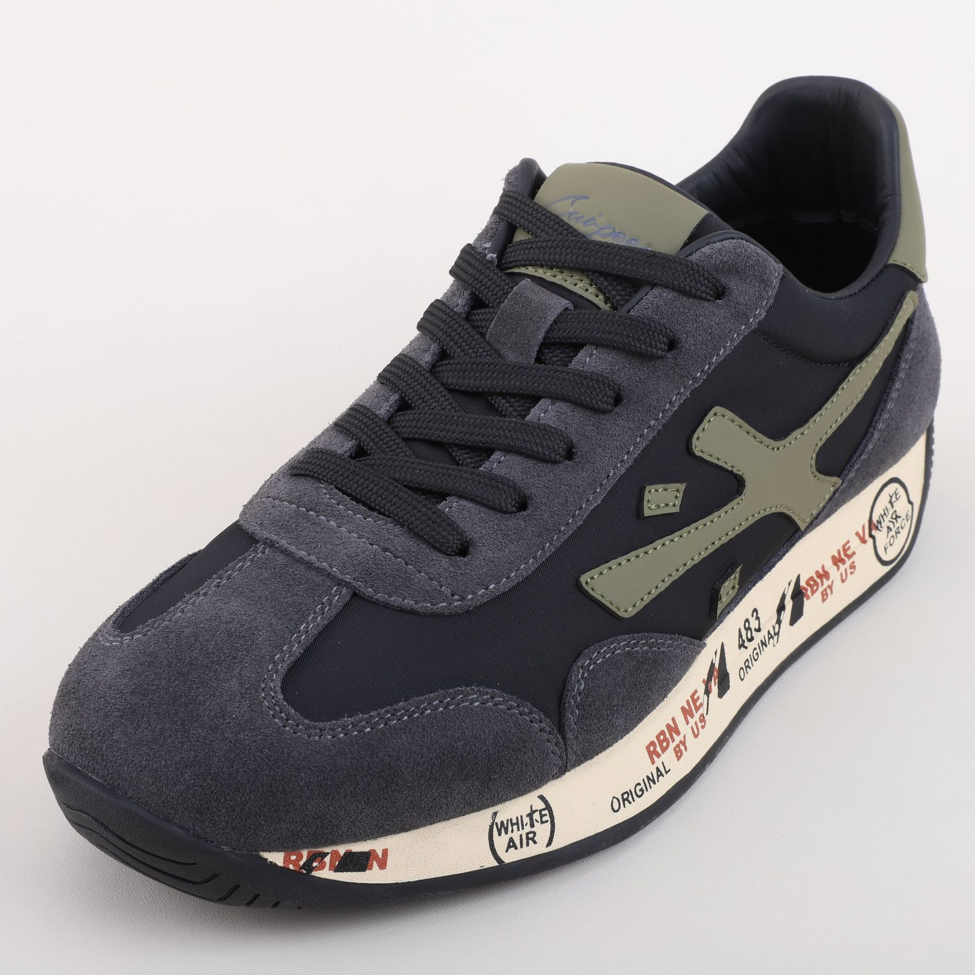 Sports breathable casual footwear for leisure