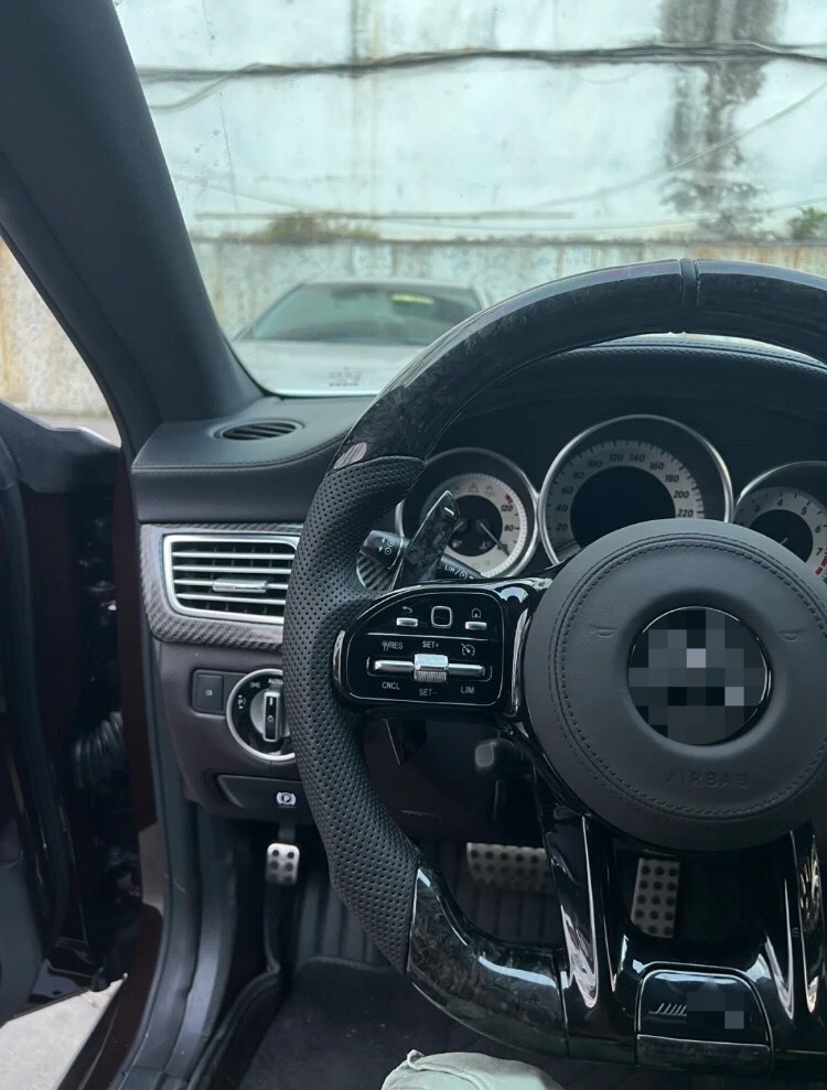Suitable for Mercedes-Benz carbon fiber steering wheel AMG modification AECSG-class GLC260GLECLSGT-809 carbon composite model