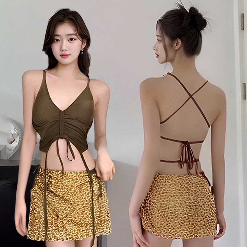 Nuevo traje de baño para mujer, falda dividida, puro deseo de lucir delgada, vacaciones de aguas termales junto al mar, tirantes, bikini, traje de baño al por mayor