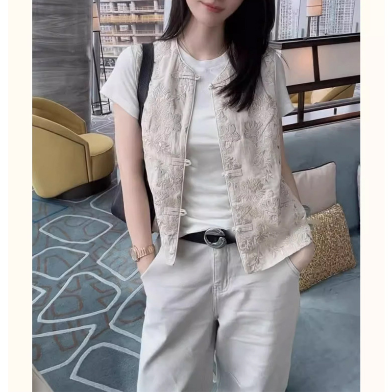 This year's popular new Chinese style women's clothing national style buckle small vest 2025 summer outside the folding pony clip