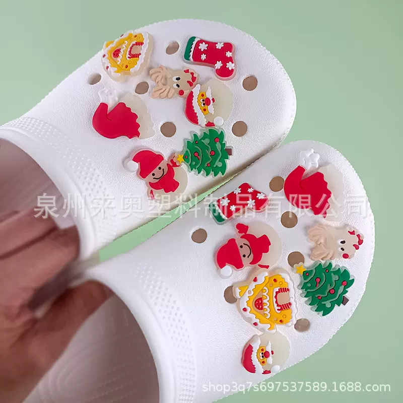 跨境现货PVC卡通夜光鞋花手环装饰品鞋扣夜光圣诞洞洞鞋配饰套装