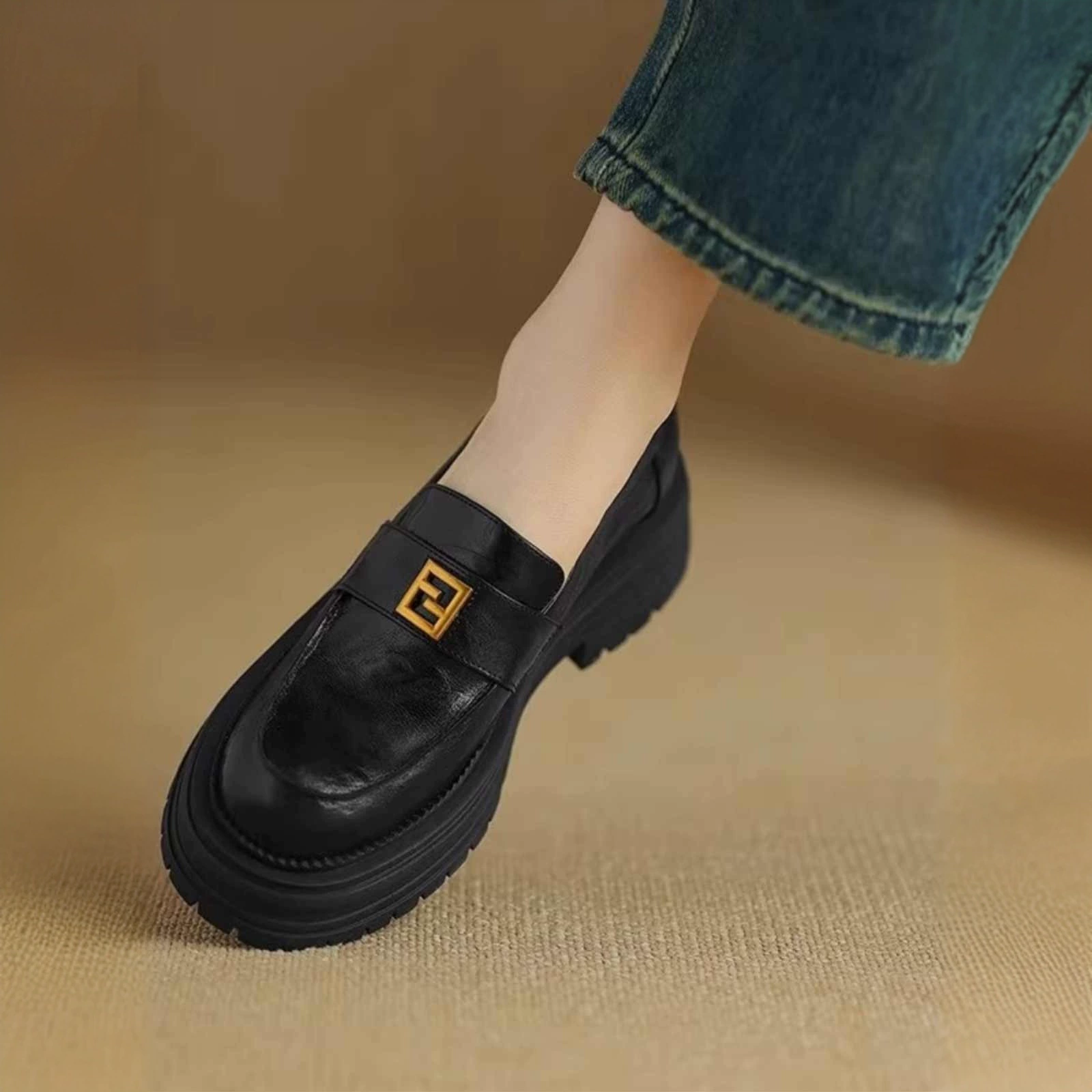 [Готовый товар] 003 Черные лоферы для женщин на толстой подошве, новая модель весны и осени 2025 года, круглый носок, толстый каблук, британский стиль, туфли-слипоны.