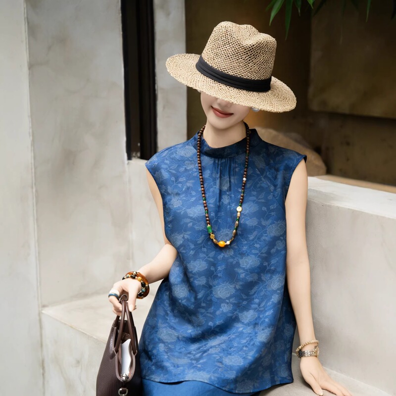 26 Summer Style Blue Rose Mulberry Silk Xiangyunsha Blouse with Covered Shoulders and Stand Collar Design, Slimming and Elegant Old Money Style Sleeveless Top