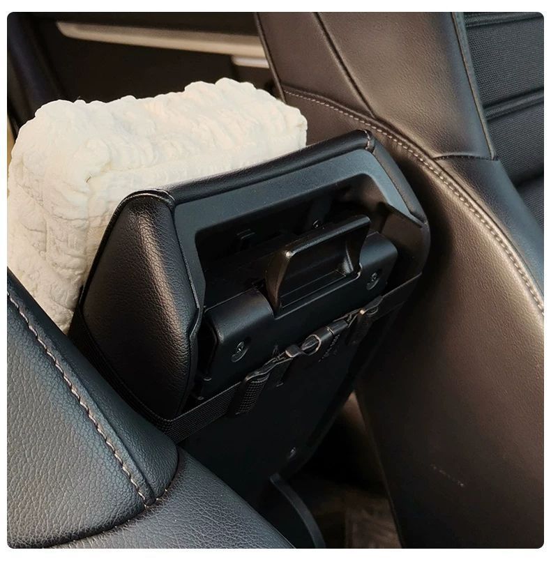 Car Tissue Box, Car Armrest Box, High-End Cute Creative Cartoon Croissant-Shaped Car Interior Decoration
