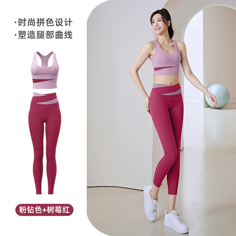聚衣堂は色にぶつかる女性の防振フィットネススーツをつなぎ合わせてランニングします。|undefined