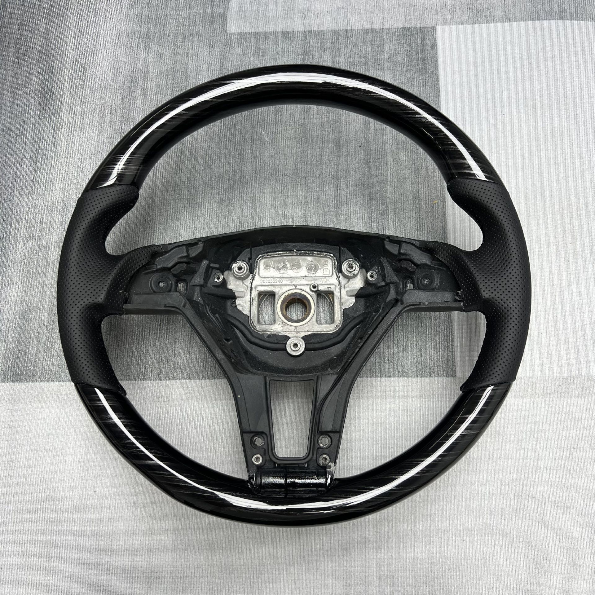 Source Factory Car Steering Wheel Modification, Suitable for Mercedes E-Class Car Carbon Fiber Steering Wheel Processing and Customization