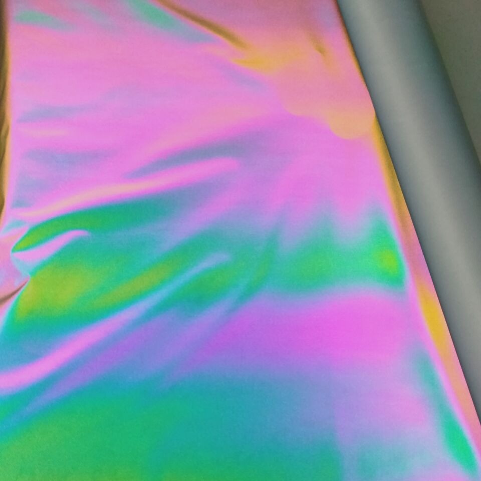 厂家 七彩幻彩涤纶化纤反光面料 耐折不起皱耐寒滑雪棉服反光布料