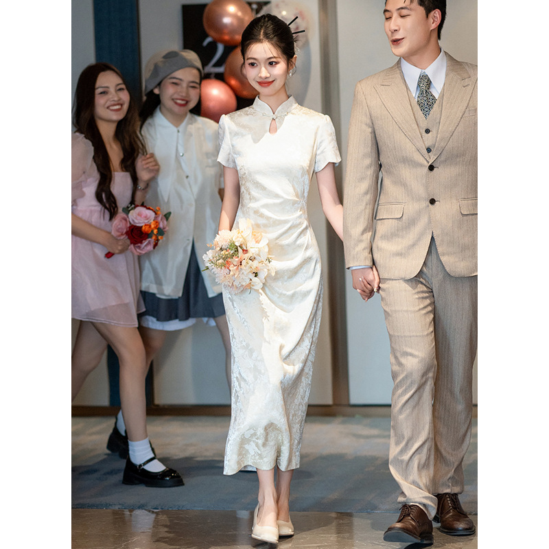 Evening Dress for Women, New Spring and Autumn Style, Chinese-Style Qipao for Marriage Registration, Engagement Dress, Can Be Worn Casually, Champagne Color, Long and Slim-Fitting