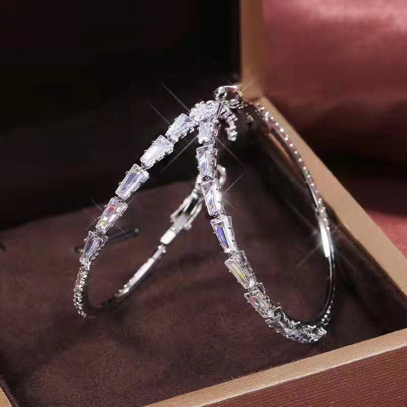 universal elegant fashionable earrings with zircon